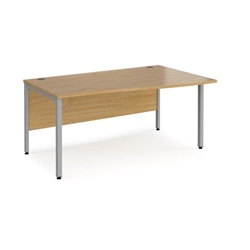 Maestro 25 right hand wave desk 1600mm wide - silver bench leg frame, oak top