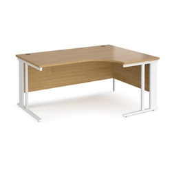 Maestro 25 right hand ergonomic desk 1600mm wide - white cable managed leg frame, oak top