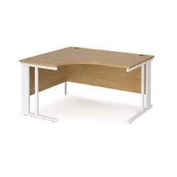 Maestro 25 left hand ergonomic desk 1400mm wide - white cable managed leg frame, oak top