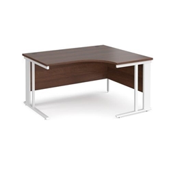 Maestro 25 right hand ergonomic desk 1400mm wide - white cable managed leg frame, walnut top