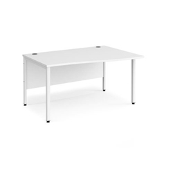 Maestro 25 right hand wave desk 1400mm wide - white bench leg frame, white top