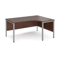 Maestro 25 right hand ergonomic desk 1600mm wide - silver bench leg frame, walnut top