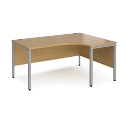 Maestro 25 right hand ergonomic desk 1600mm wide - silver bench leg frame, oak top