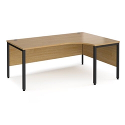 Maestro 25 right hand ergonomic desk 1800mm wide - black bench leg frame, oak top