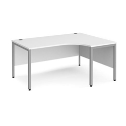 Maestro 25 right hand ergonomic desk 1600mm wide - silver bench leg frame, white top